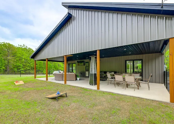 Modern-Style Home W/ Patio, Near Greers Ferry Lake