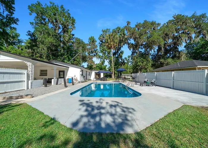 Private Suite | Pool Access | Close To All Ocala!