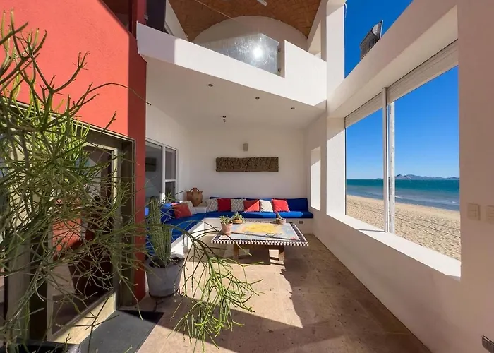 Casa Ruma Beachfront Art House