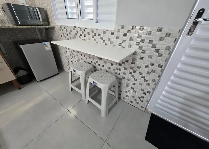 Quarto Aconchegante Completo Wi-Fi TV Microondas Cafeteira Entrada Privativa