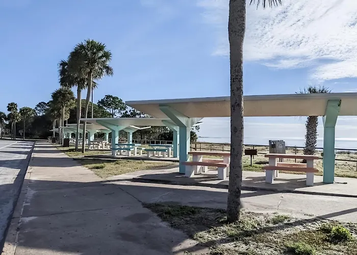 Classic Coastal Cottage With Screened Deck Hammock & Washer&Dryer