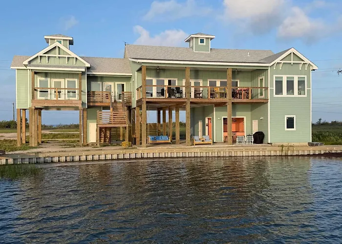 Waterfront Getaway With Pier Access