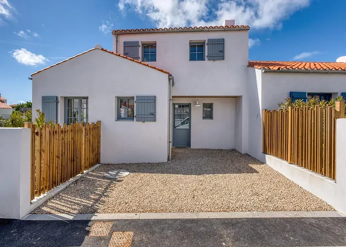 Bains De Mer House & Jacuzzi Steps From The Beach Walk To Town Sleeps 6