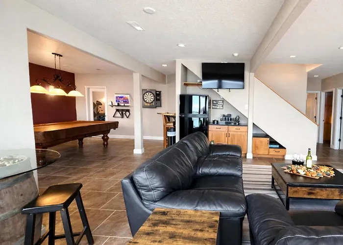 Grand Point Luxury Lakefront 5Bed3.5Ba Hottub Dock Movie Theater Game Room-18Pp