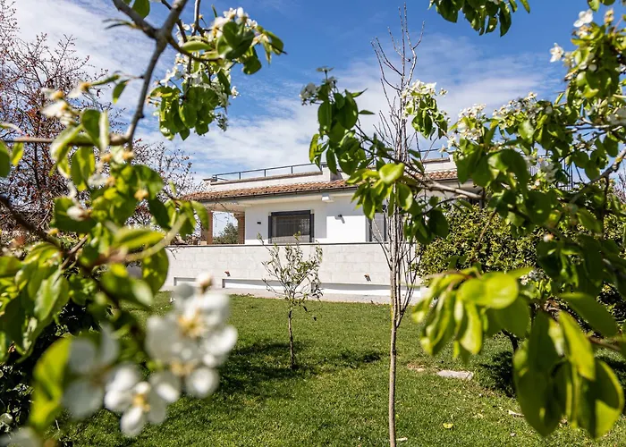 Mediterranean Retreat - Villa & Private Garden