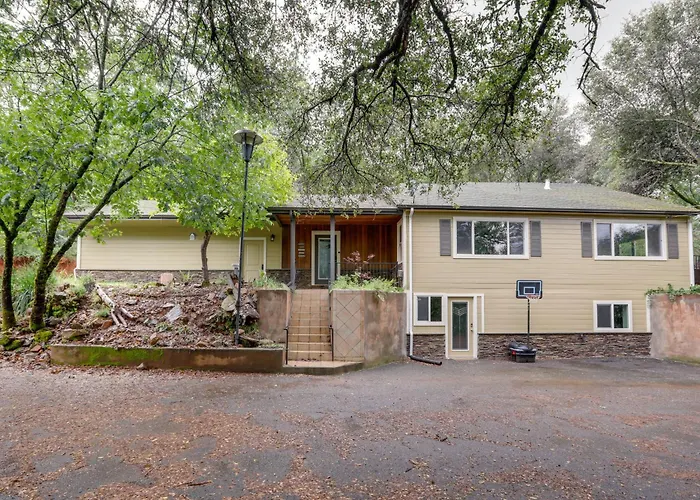 Placerville Paradise: Game Room + Hot Tub!