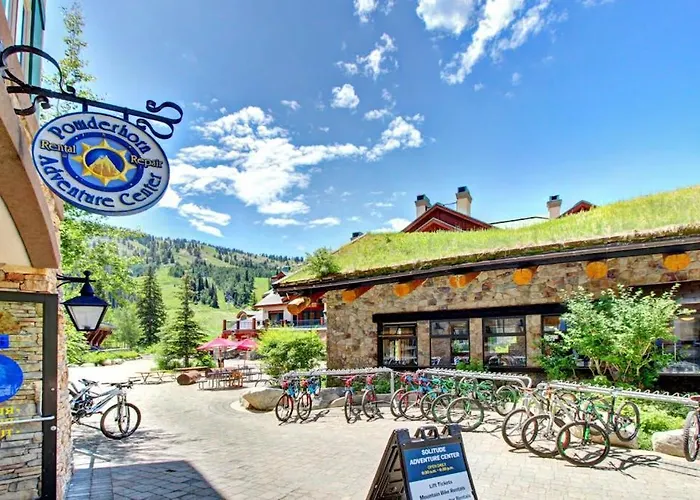 Terrific Central Location For Ski Resort Access With Private Hot Tub & Fireplace