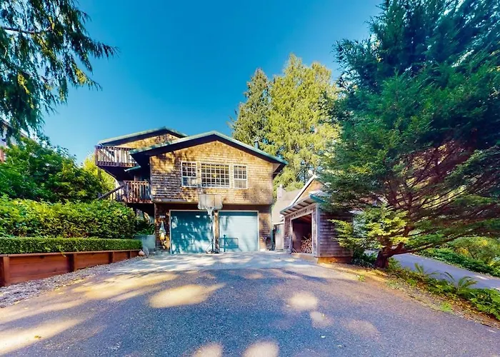 Cozy Home 4 Blocks From The Beach With Deck Woodstove & Sunroom