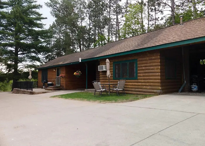 2Br 1Ba Cabin #3 Riverside Point Resort