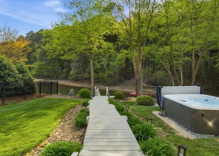 Belle Pines Hideaway By Avantstay