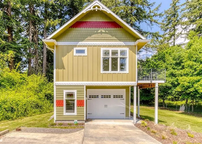 Lovely House With River & Mountain Views Deck Grill Washer&Dryer & Wood Stove