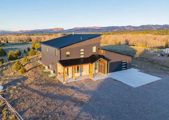 The Cliffs - Bryce Canyon-Zion- Hot Tub- Family Home Sleeps 10
