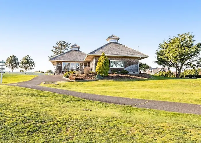 Cozy Home With Private Hot Tub Near Ridge Trail And Golf