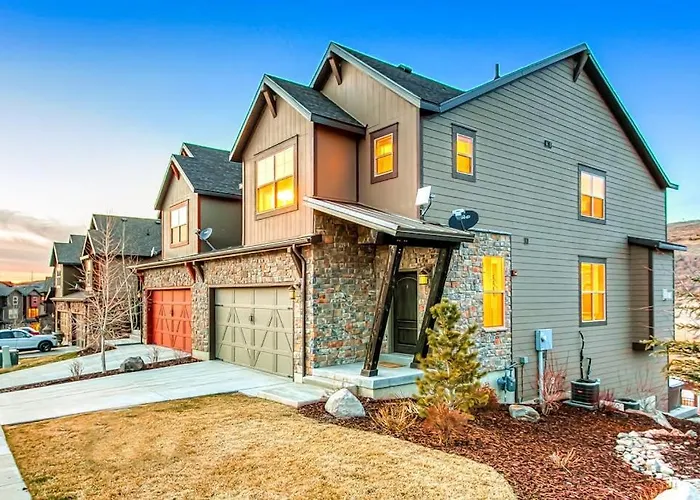 Home With Fireplace Private Hot Tub Shared Pool Game And Fitness Facilities