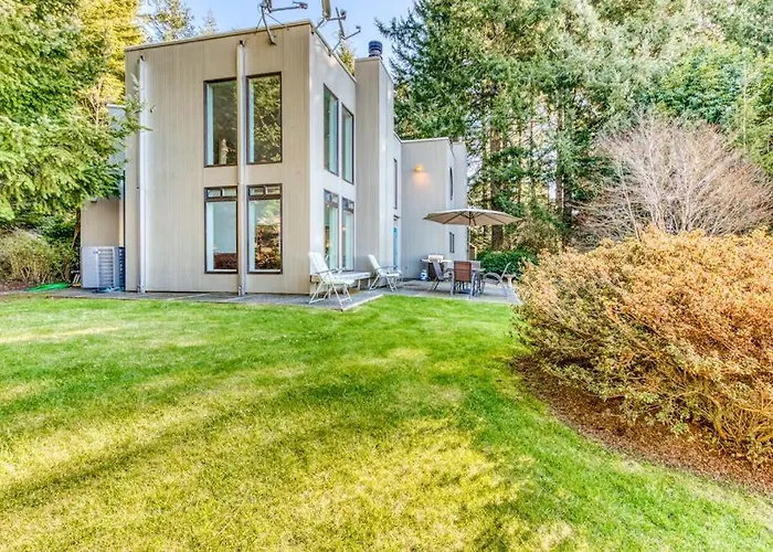 Mid-Century Home With Floor-To-Ceiling Windows & Great Views
