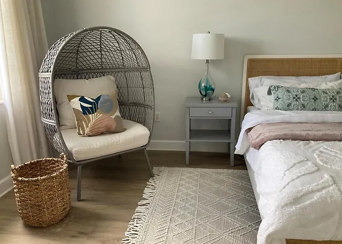 Endless Summer Villa 3Br 2Ba Heated Pool & Canal