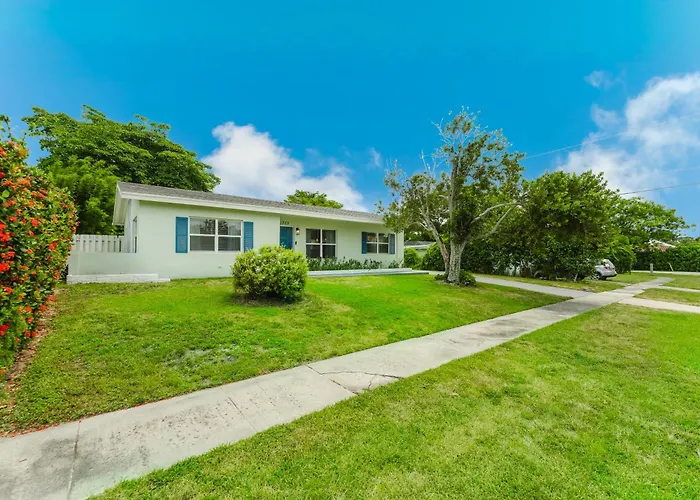 Fabulous 3 Bedroom Home With Huge Pool And Garden