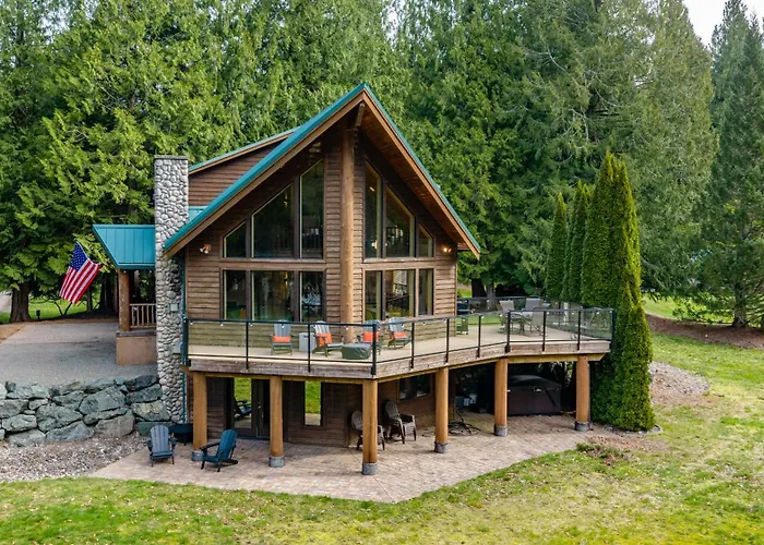 Luxury Riverfront Estate Hot Tub Views-Ideal For Large Groups Or Family Getaways