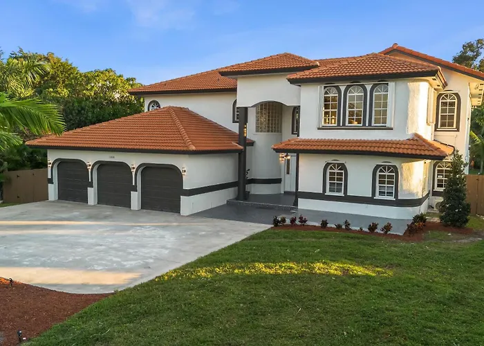 Glam Manor Exclusive Mansion W Spa, Waterslide