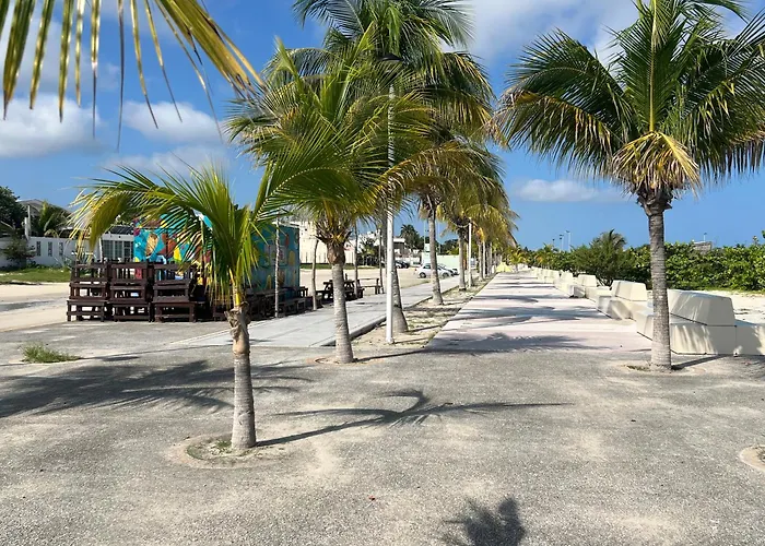 3 Bedrooms Home One Block From The Beach With Pool, Very Central Location