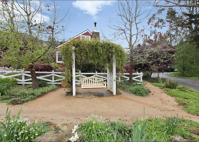 Marbella Lane - Knoll Top Property With Hottub