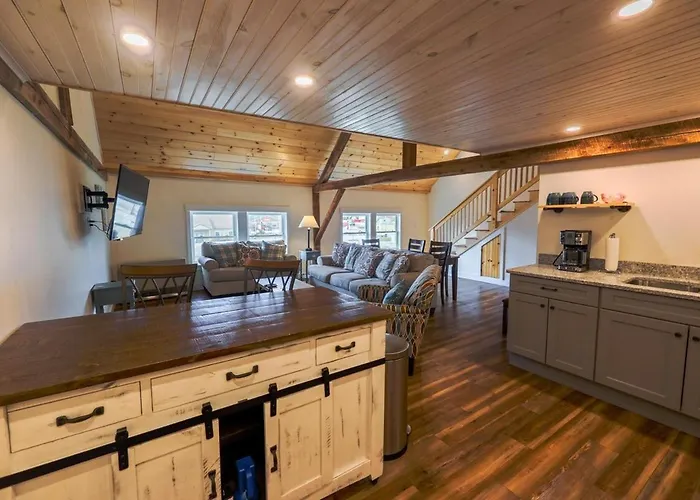 New! Historic Post And Beam In-Town Moosehead Lake