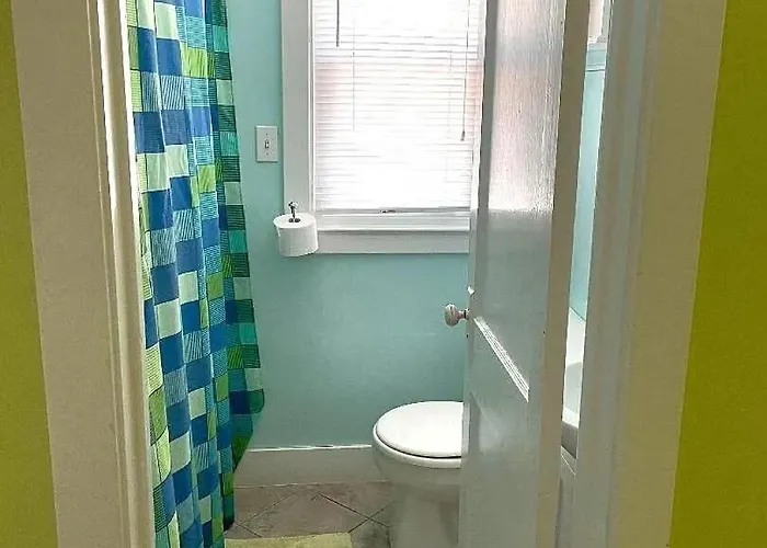 Cozy Apartment Steps From The Beach - The Ethan