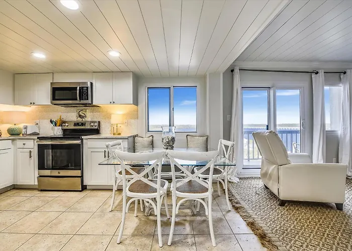 Pinnacle Port A502 - Updated 3 Bedroom3 Bathroom Sleeps 8. Free Fun Boat Ramp Access