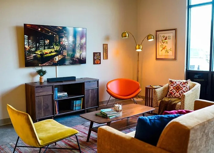 Opal Suite - New 2 Bed-2 Bath Loft Near Downtown!