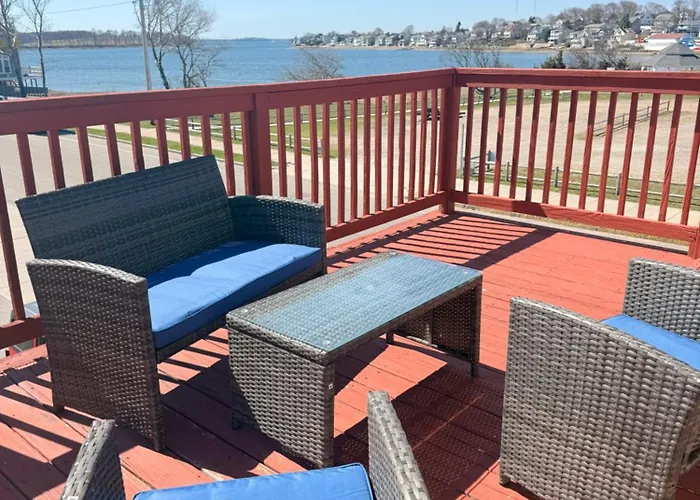 Ocean View Cozy Stay 4