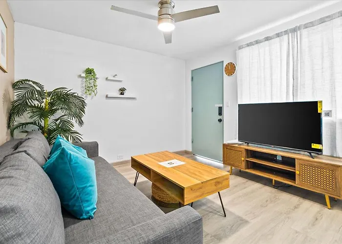 One Bed Honolulu Kaaha