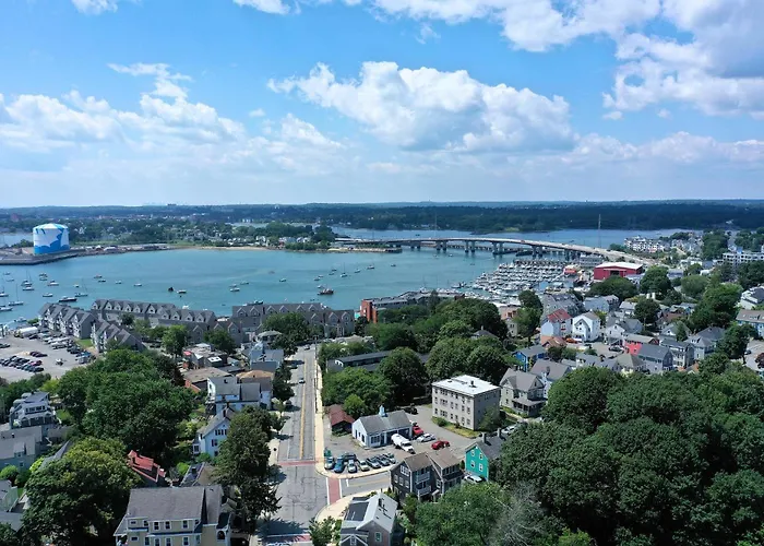 Newly Renovated Condo 1 Mile From Salem