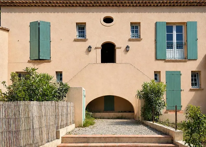 Appartement Vue Piscine A 2 Pas De La Plage