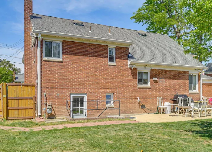 12 Mi To Nat'L Mall: Cozy Apt W/ Shared Patio