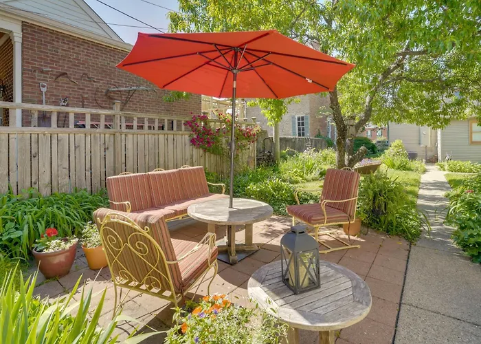 1 Block To Main St: 'Second Street Carriage House'