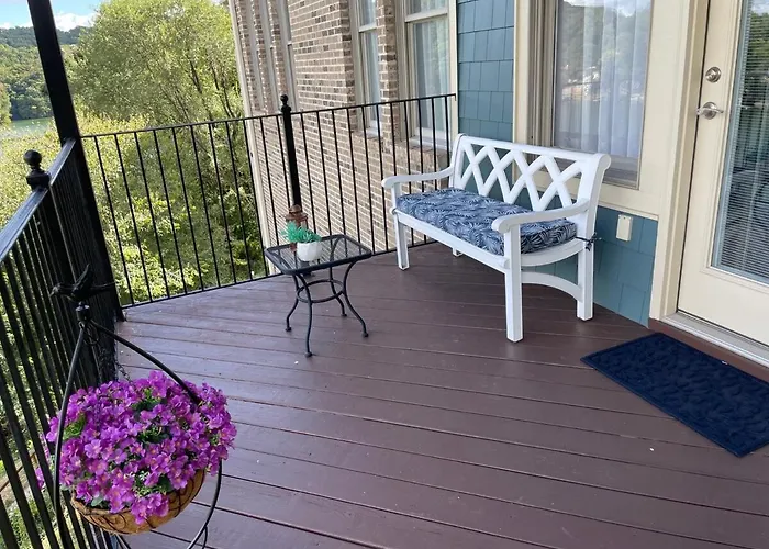 Lakefront 2Br Apt, No Chores, J1772 Evchrg, Kayaks