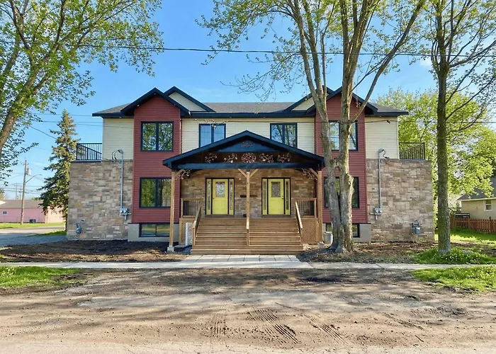 Massive Master Bd 2 Kings Plus Ensuite