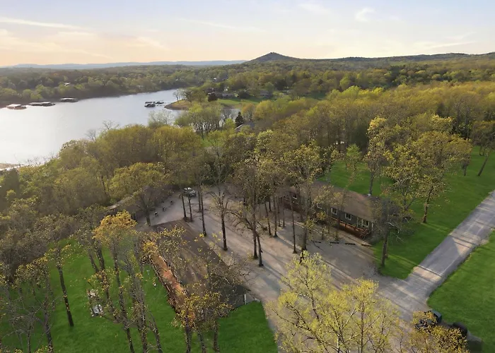 Quail Cove 6 - Lakefront Studio Boat Slip