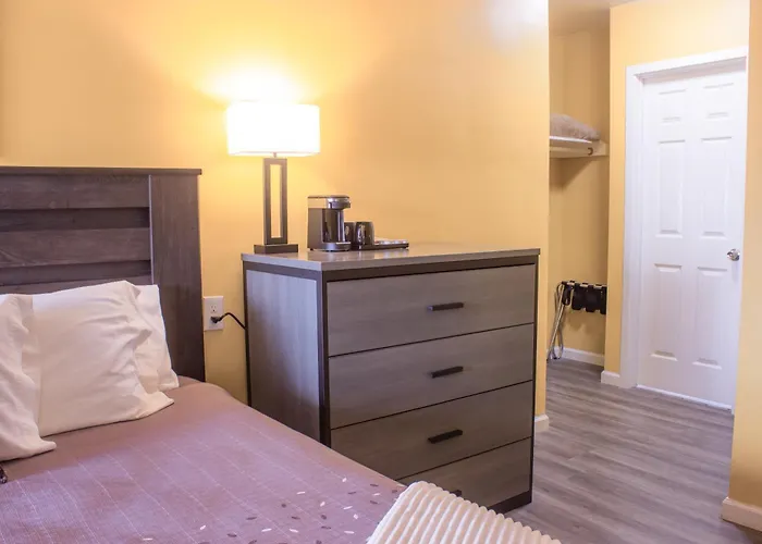 Carmel Wayfarer Inn