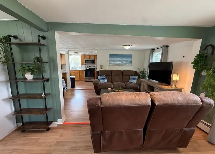 Oakland Beach Cottage - Sleeps Up To 4