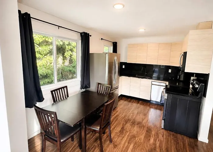 Mountain Views - Ocean Glimpses - Near Victoria - 2Br Suite