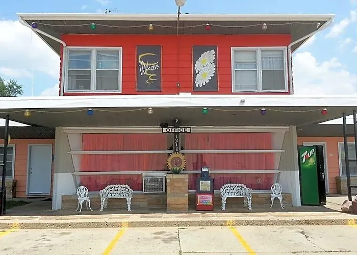 Broadway Inn