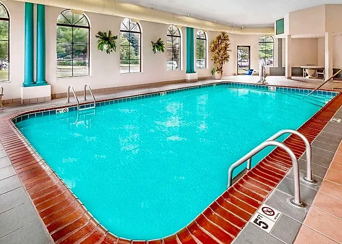 Days Inn & Suites By Wyndham Kalamazoo