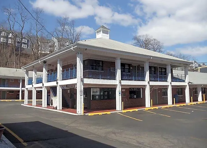 Days Inn By Wyndham Elmsford