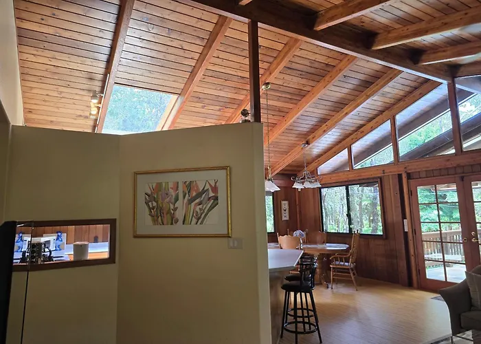 Hale Mauna Loa Upper Level With Shared Hot Tub