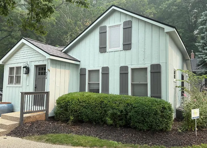 Nightingale Apt With Hot Tub Walk To Saugatuck