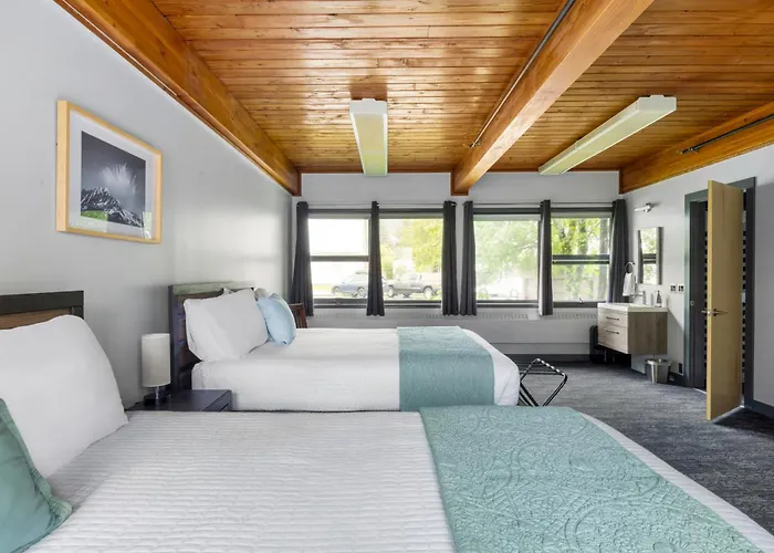 Seward Adventure Lodge