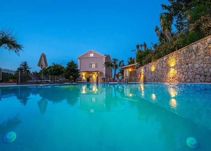 Luxury Villa Breeze With Private Pools