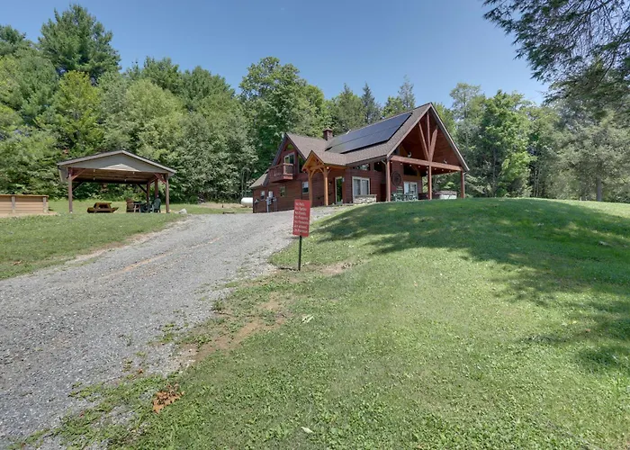 3-Acre Benezette Cabin: Hot Tub, Grill & Mtn View