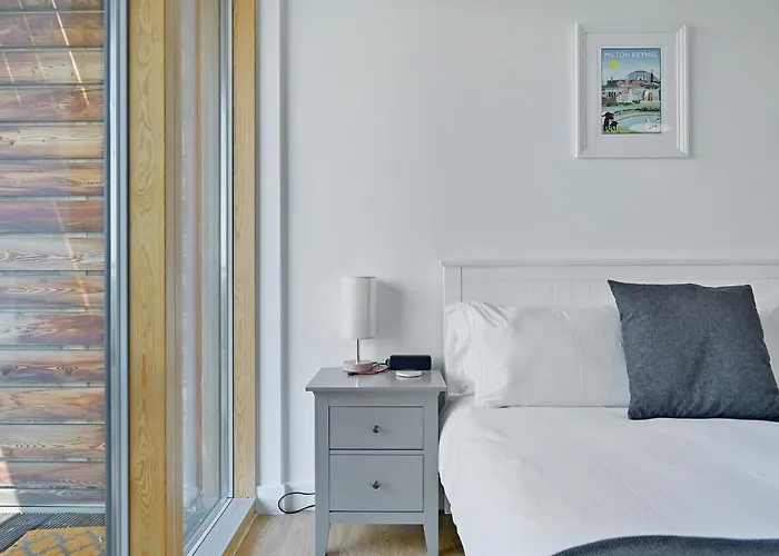The Vizion Serviced Apartments From Pincott Properties - Free Parking, Private Balcony, And Wifi